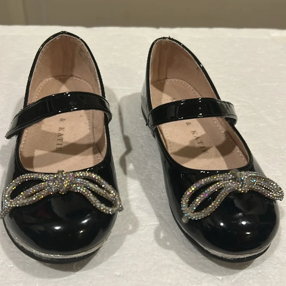 Kelly & Katie sparkling bow appliqué Patent Leather MaryJane strap shoes size 9M